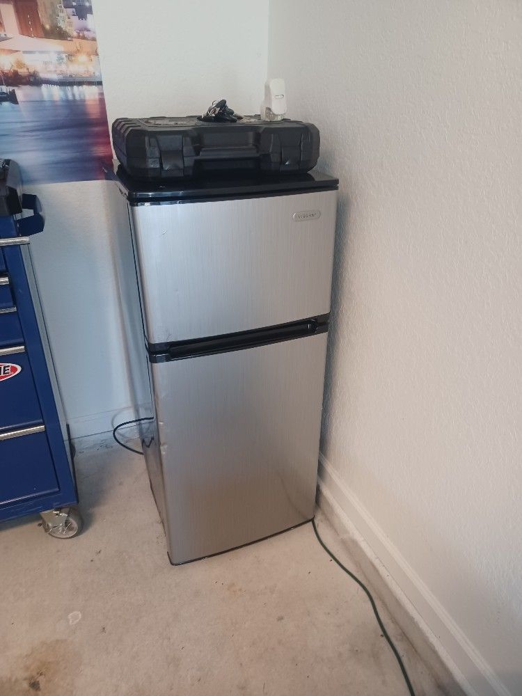 Fridge Mini Man Cave 4ft Fridge Freezer
