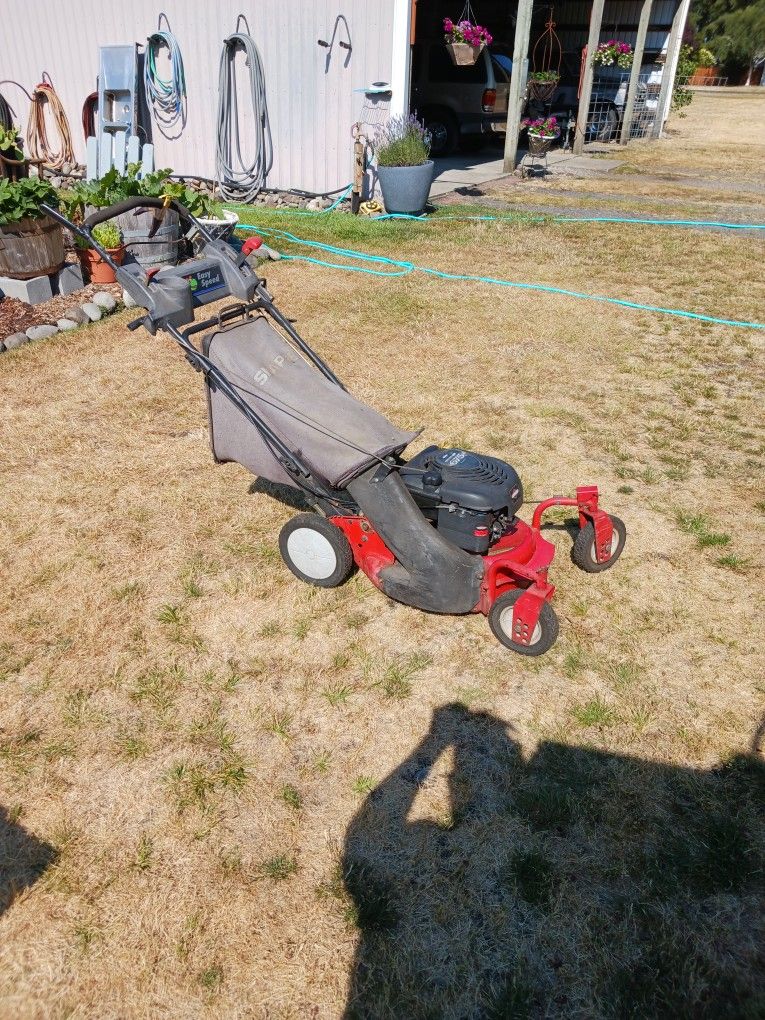 Snapper 22" HiVac Self Propelled Lawn Mower