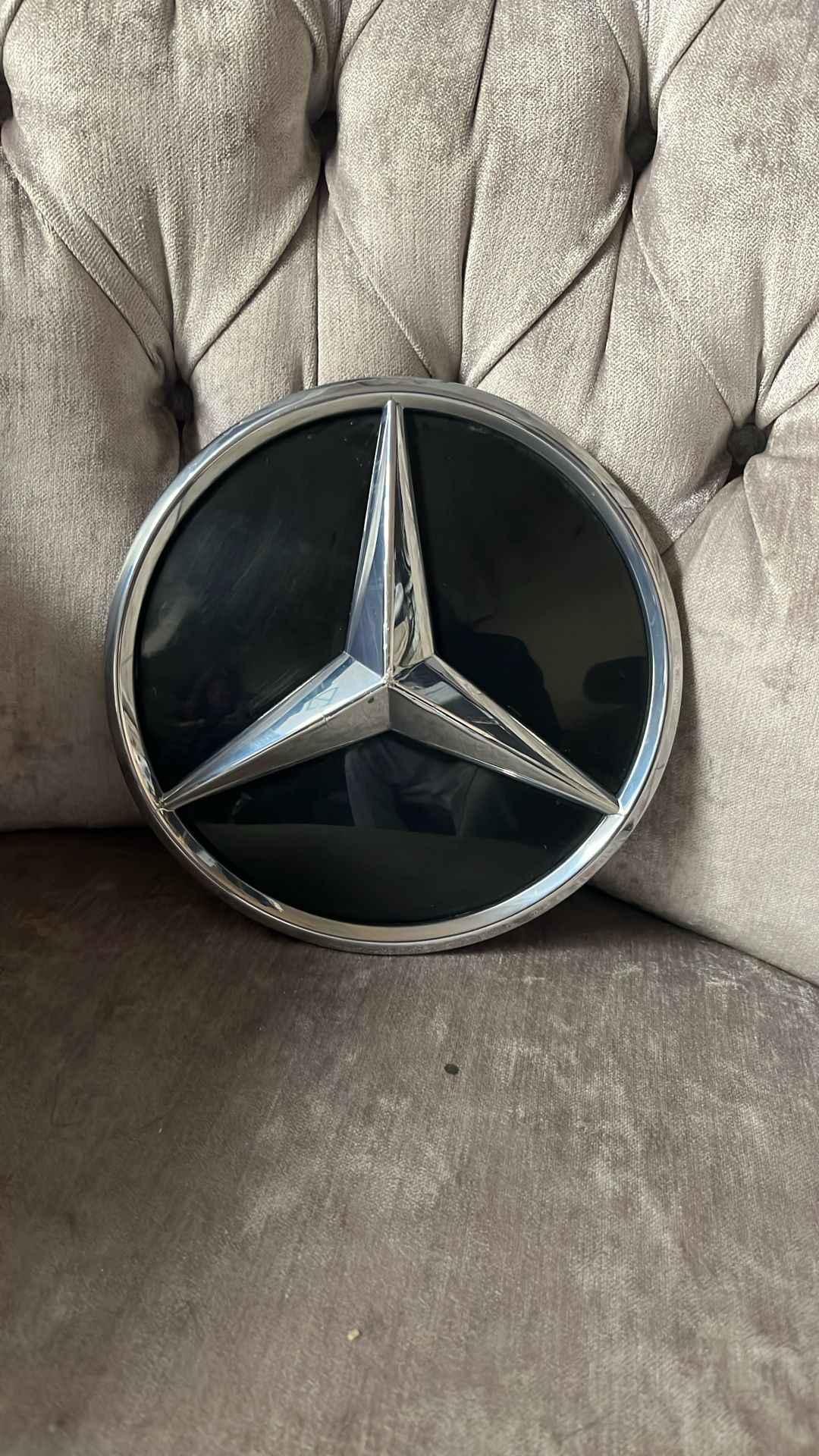 MERCEDES BENZ GRILLE EMBLEM