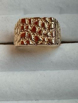 Gold Tone Nugget Style Ring