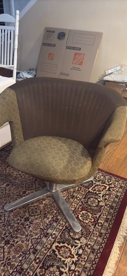 Steelcase swivel chair