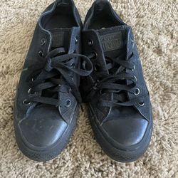 Women’s Converse Size 7