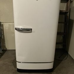Vintage 1950-60s Refrigerator 