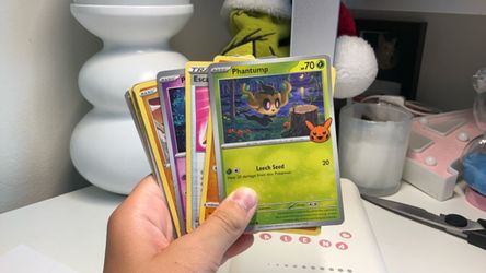 12 Pokémon Cards