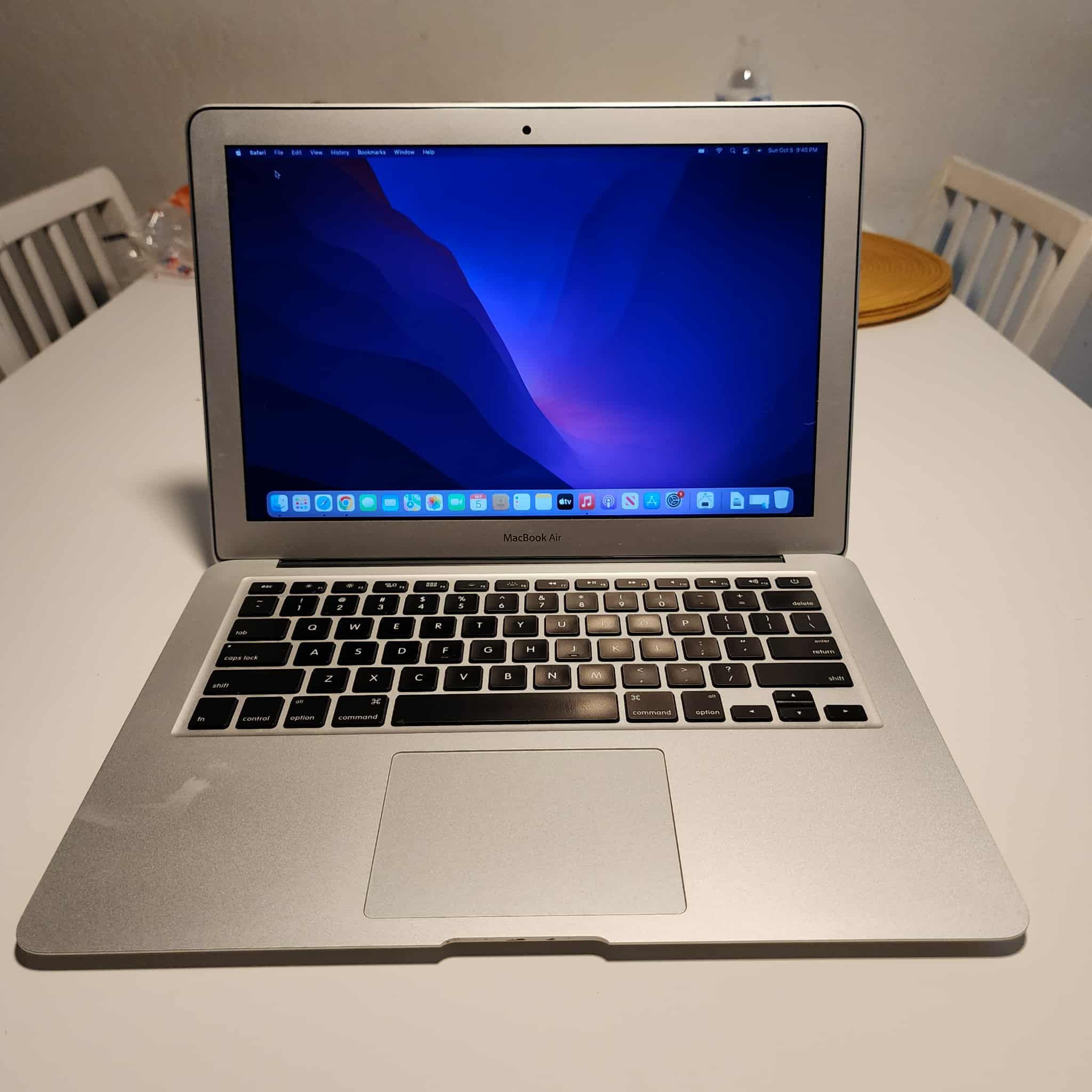 MacBook air 13-inch early 2015 Intel Core i5 1.6 GHz 8GB RAM 121GB flash storage macOS Monterrey version 12.7. Nothing wrong ** no trades **