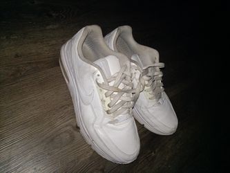 (WHITE) AIR MAX'S (Size 8.5)