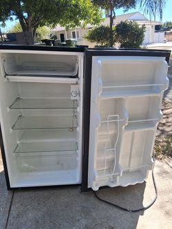 !! Mini Refrigerator Works Great Firm Price Works  Normal