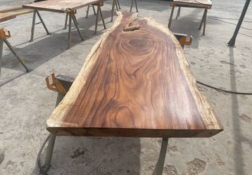 Live edge slabs, lumber
