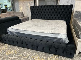 Dream Platform Black Velvet Bed Frame New In Box Queen and King Size 