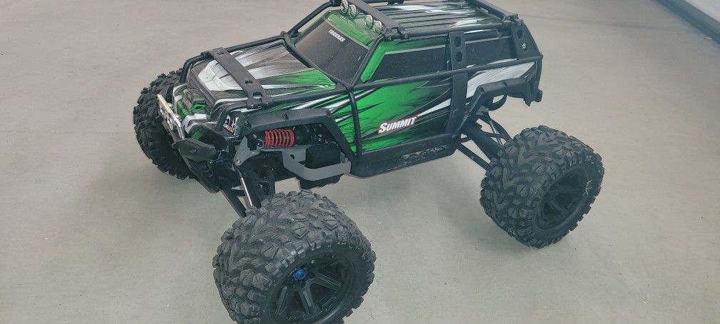 1/10 Traxxas Summit With Upgrades