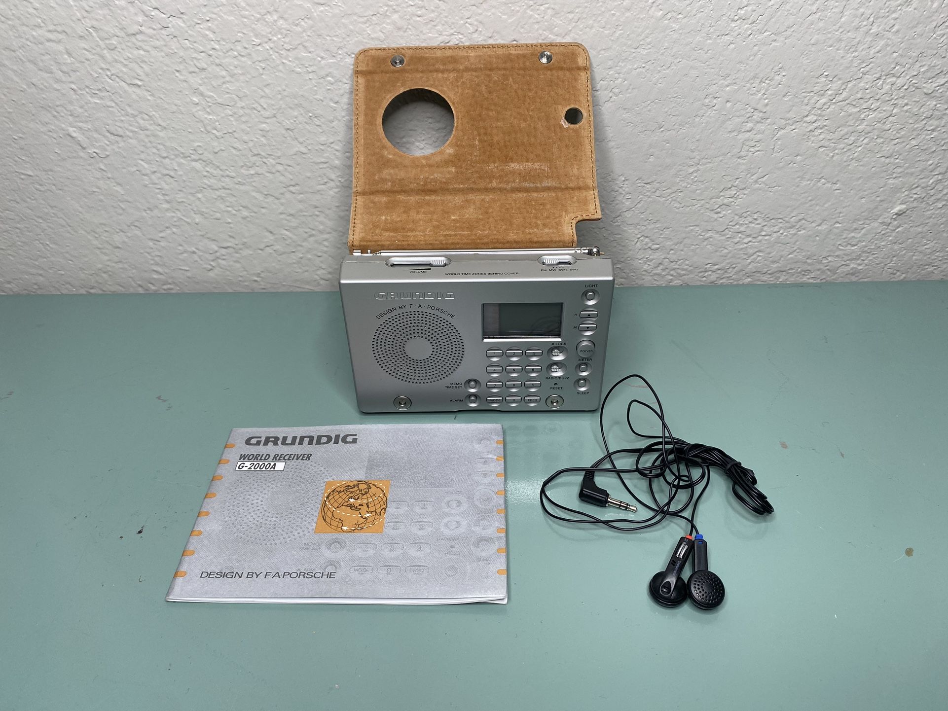 GRUNDIG YB-P 2000 PORTABLE RADIO F.A. PORSCHE w/ CASE Original earphone **w/instruction book