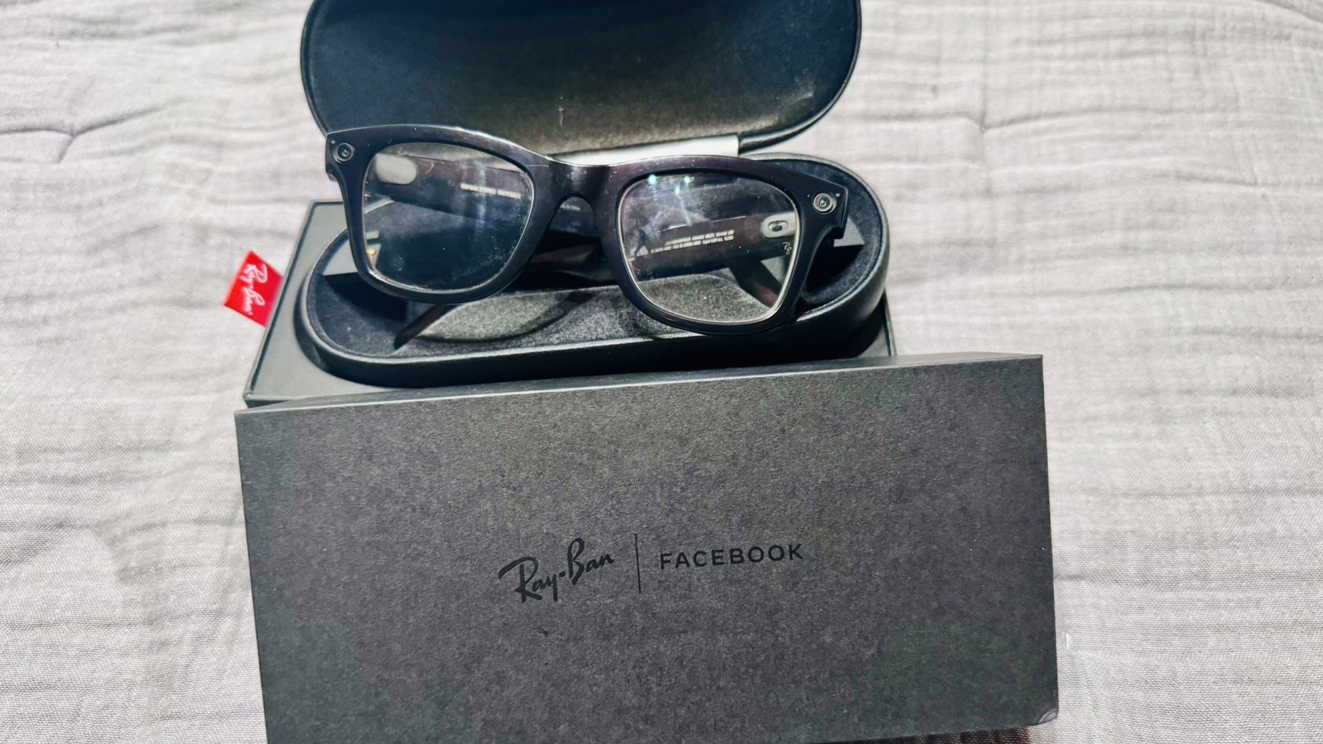 RAY BAN FACEBOOK SMART GLASSES