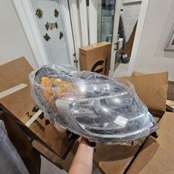 OEM Right Headlight – Dodge Ram ProMaster 1500 (2014–2023)