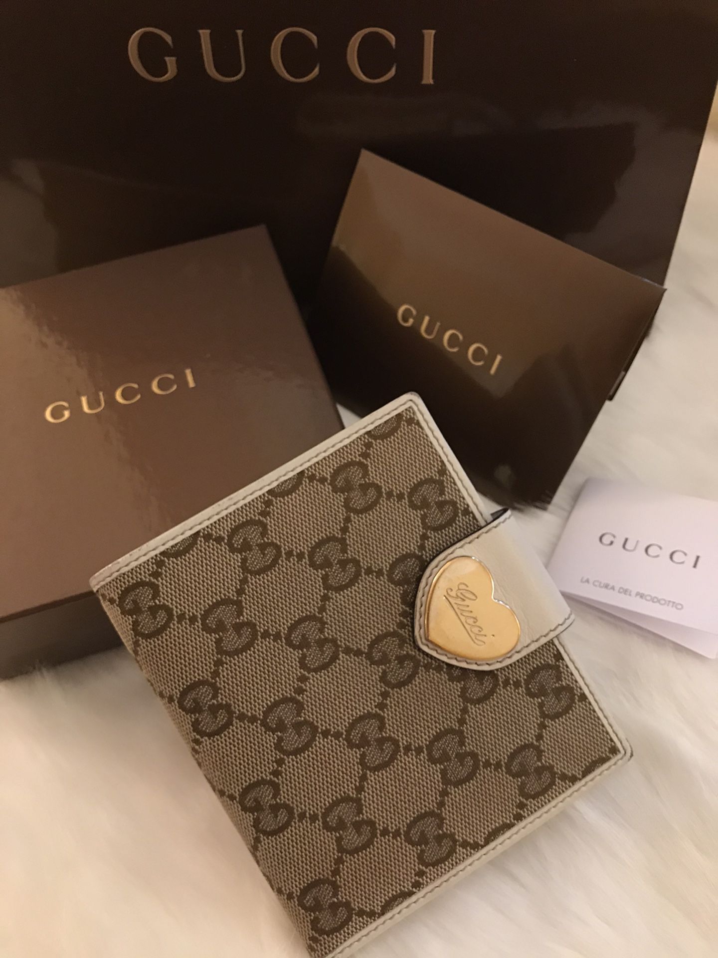 Gucci woman sweet heart wallet Auth!!