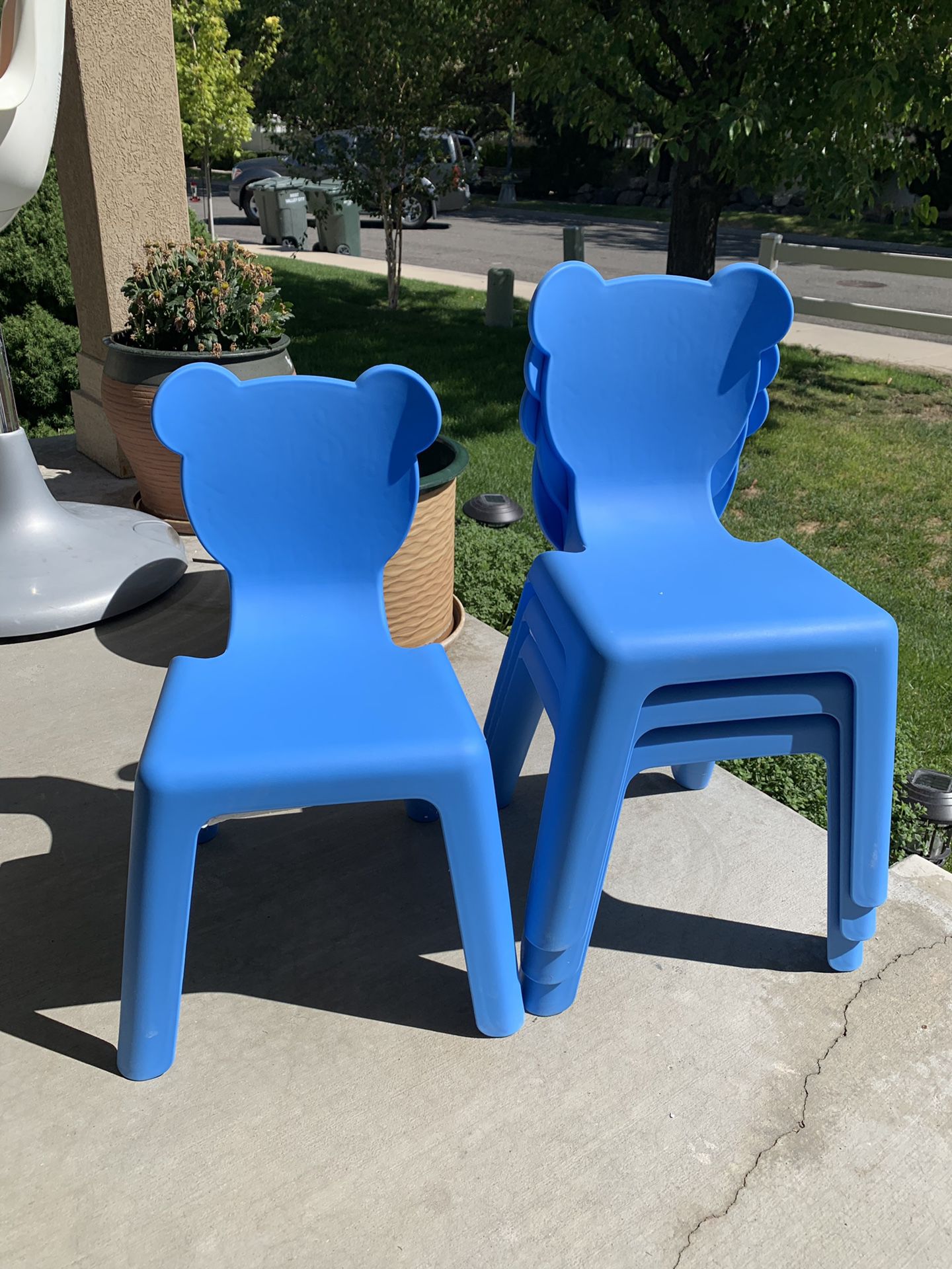 Brand new set of 4 kids chairs