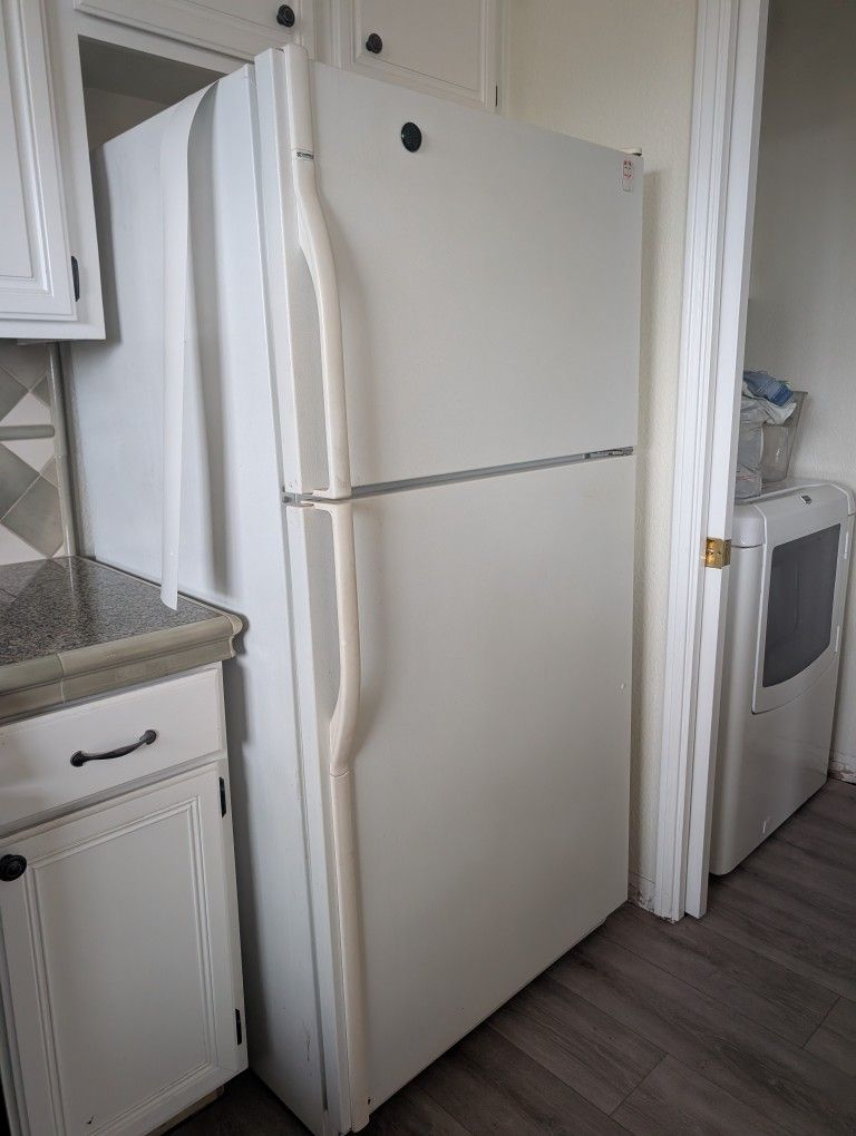 Refrigerator 