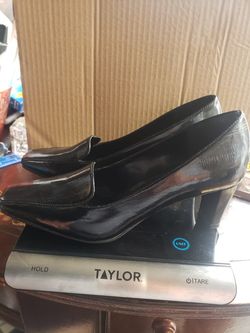 Ladies covington heel shoes
