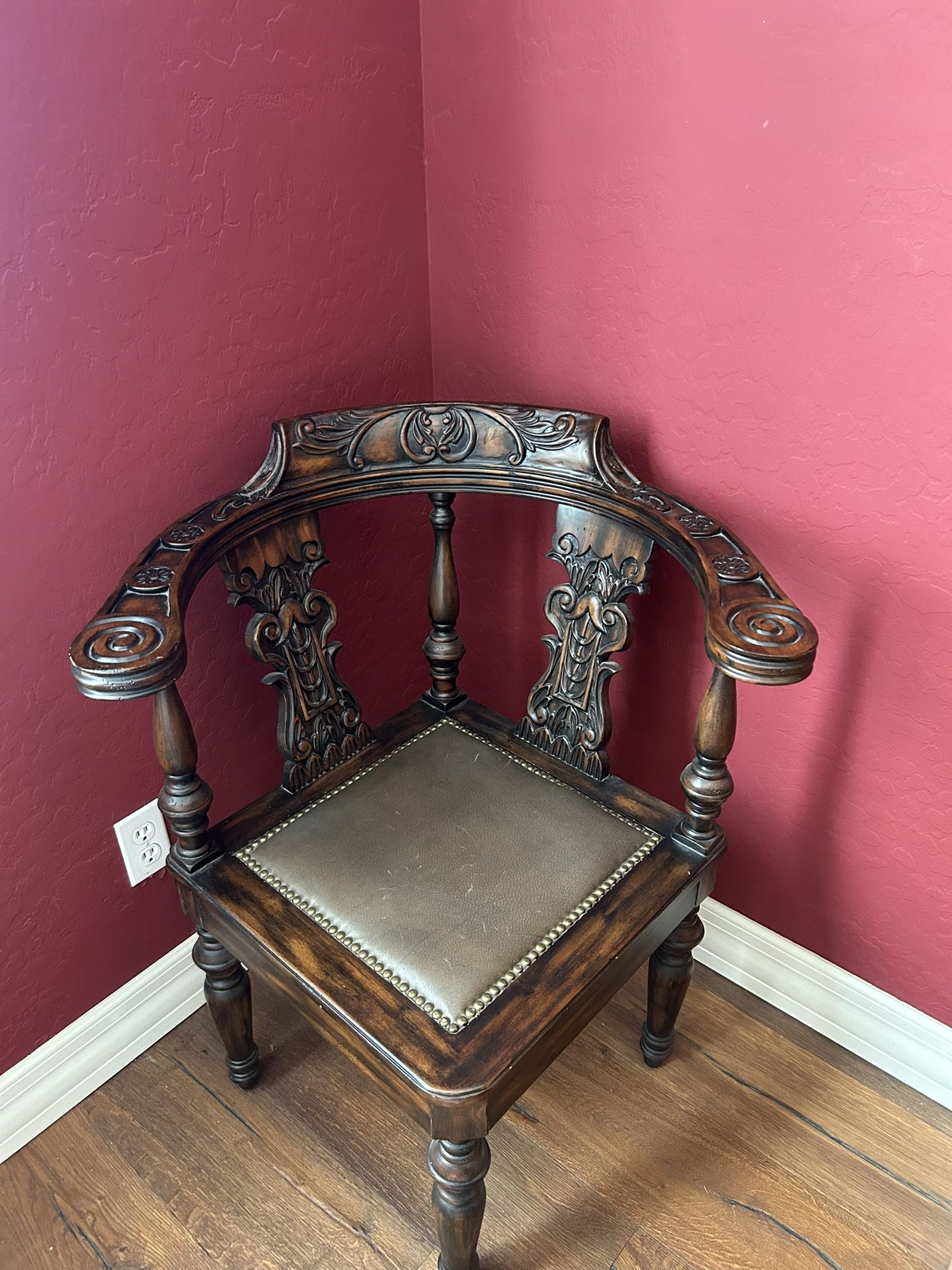 Corner accent chair