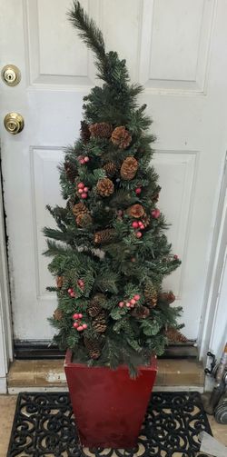 4 ft Christmas tree