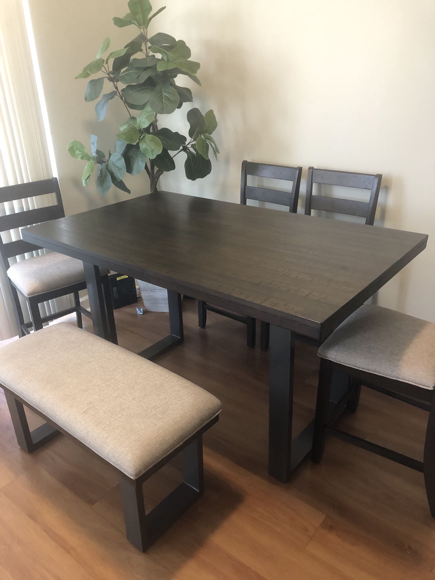 Wood table. Barely used. Excellent condition, comes with chairs and bench