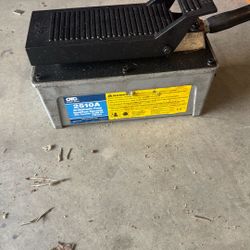 OTC 2510A Stinger Air/Hydraulic Pump
