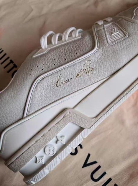 Louis Vuitton trainer in white and orange