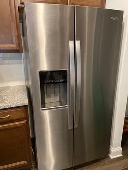 Whirlpool Refrigerator Likes New 
