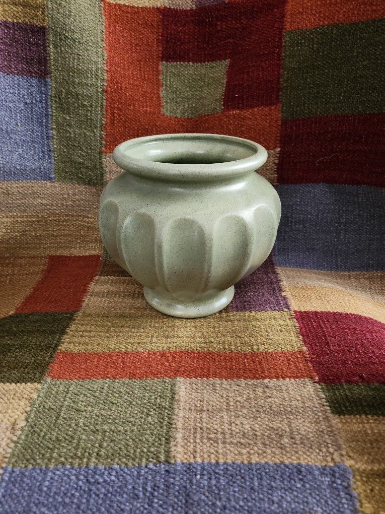 Vtg Haeger USA- Large 6 3/4" Tall Ribbed Speckled Avocado Green Vase Planter