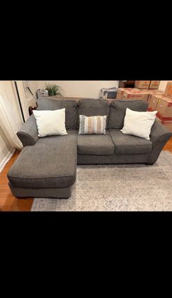 SELLING COUCH