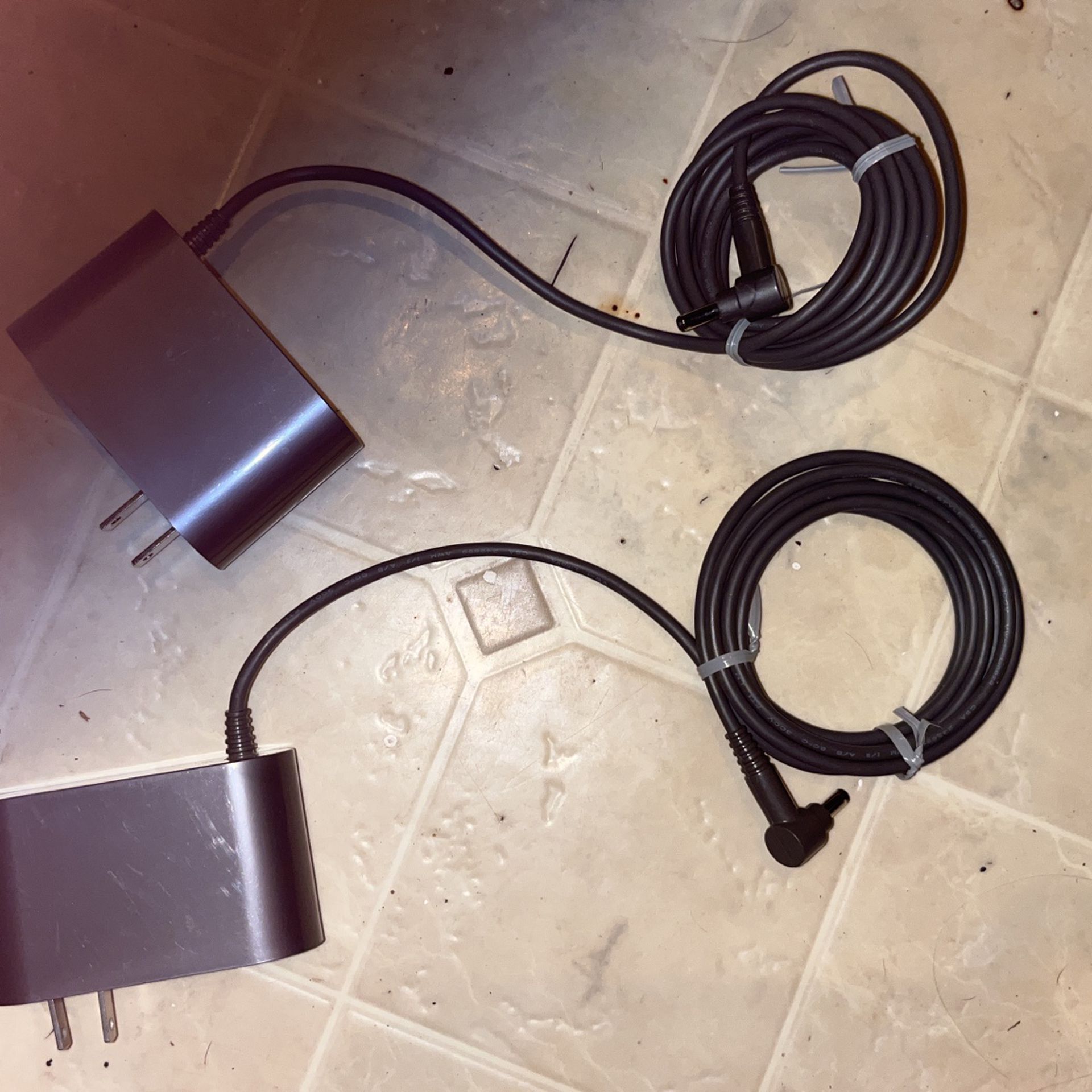 DYSON vacuum Chargers