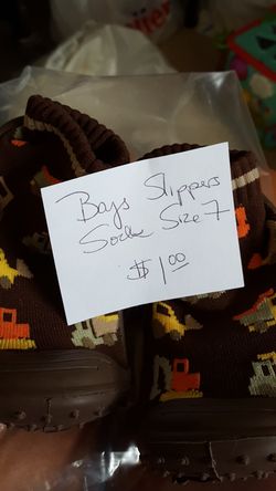 Boys slipperss size 7