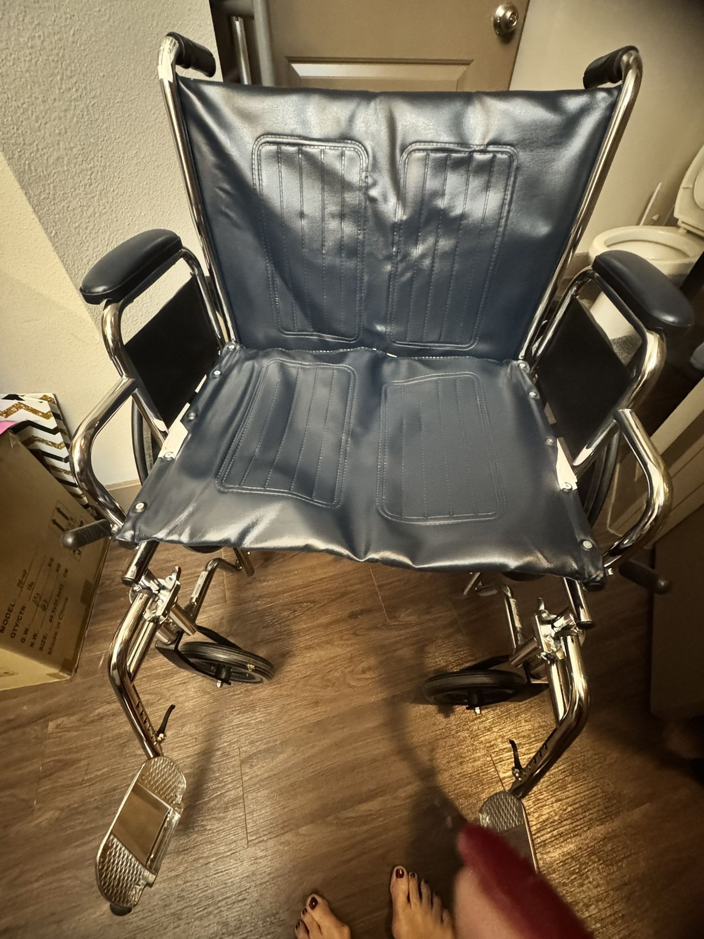 Extra-Large Heavy-Duty Wheelchair – Excellent Condition