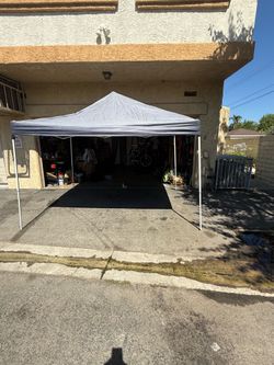 8x10 canopy good condition works great little faded that’s all