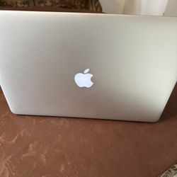 Apple MacBook Pro 2.7 GHz I7 Processor 16 Gb Ram 256 Gb SSD Os Catalina Very Clean With Charger