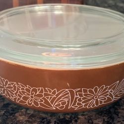 Pyrex #471 Woodland casserole dish & Lid