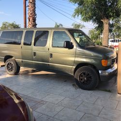 Van Sale.  12 Pasajeros