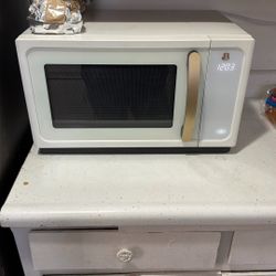 Beautiful Microwave Drew Barrymore 