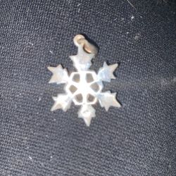 Sterling Silver Snowflake Pendant 