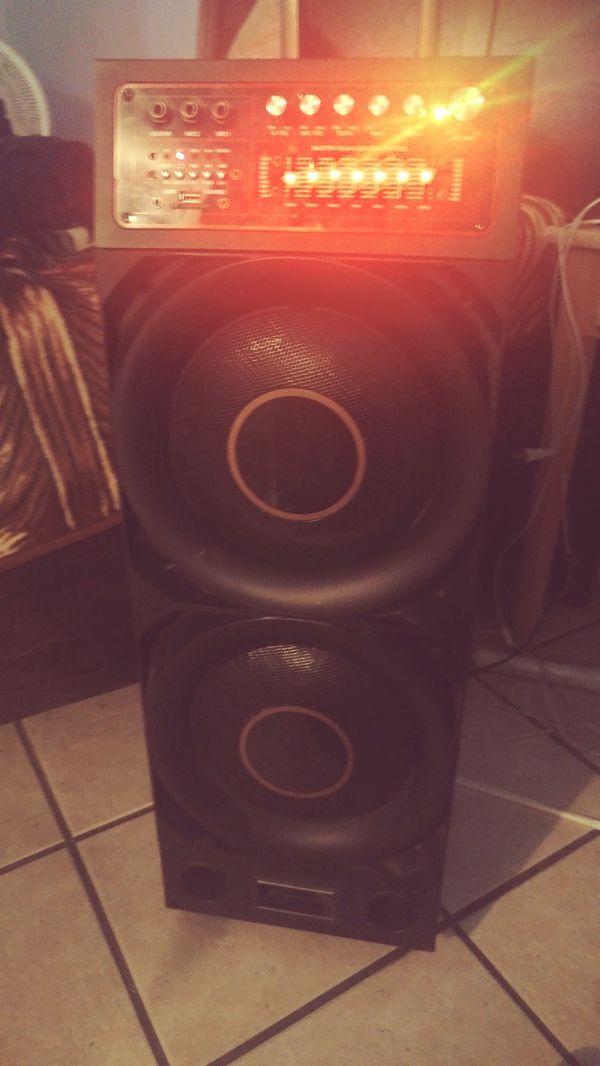 Laxmax Bluetooth speaker ,Fm,ipod,Aux,Usb/sd for Sale in San Antonio