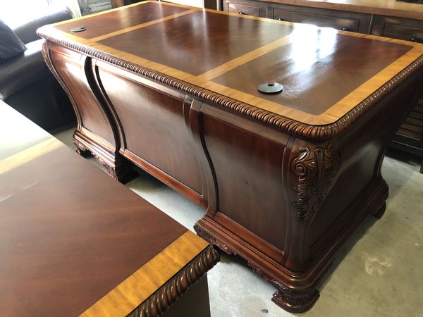 Complete office collection from havertys like new for Sale in