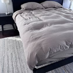 King Size Bed & Matching Nightstands