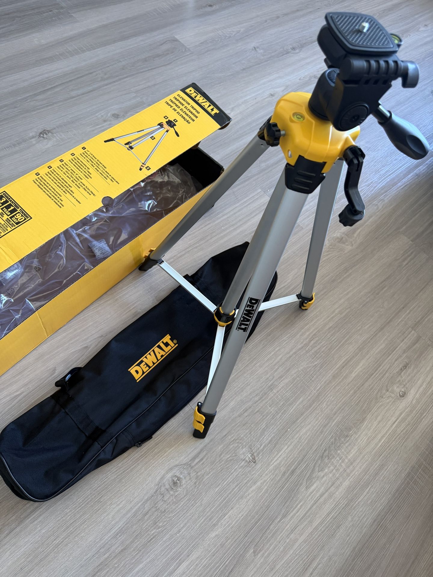DEWALT Elevating Tripod DW0881T — BRAND NEW!