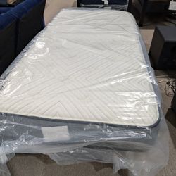 Plush twin Mattress & Platform Frame (Complete Bed)