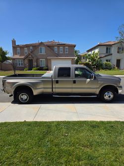 2006 FORD F-350 XLT SUPER DUTY DUALLY WITH 6.0 POWERSTROKE V8  DIESEL