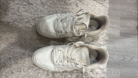 Louis Vuitton sneaker Size 9 us