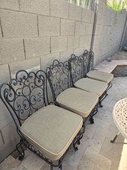 Tabel with 4 chairs