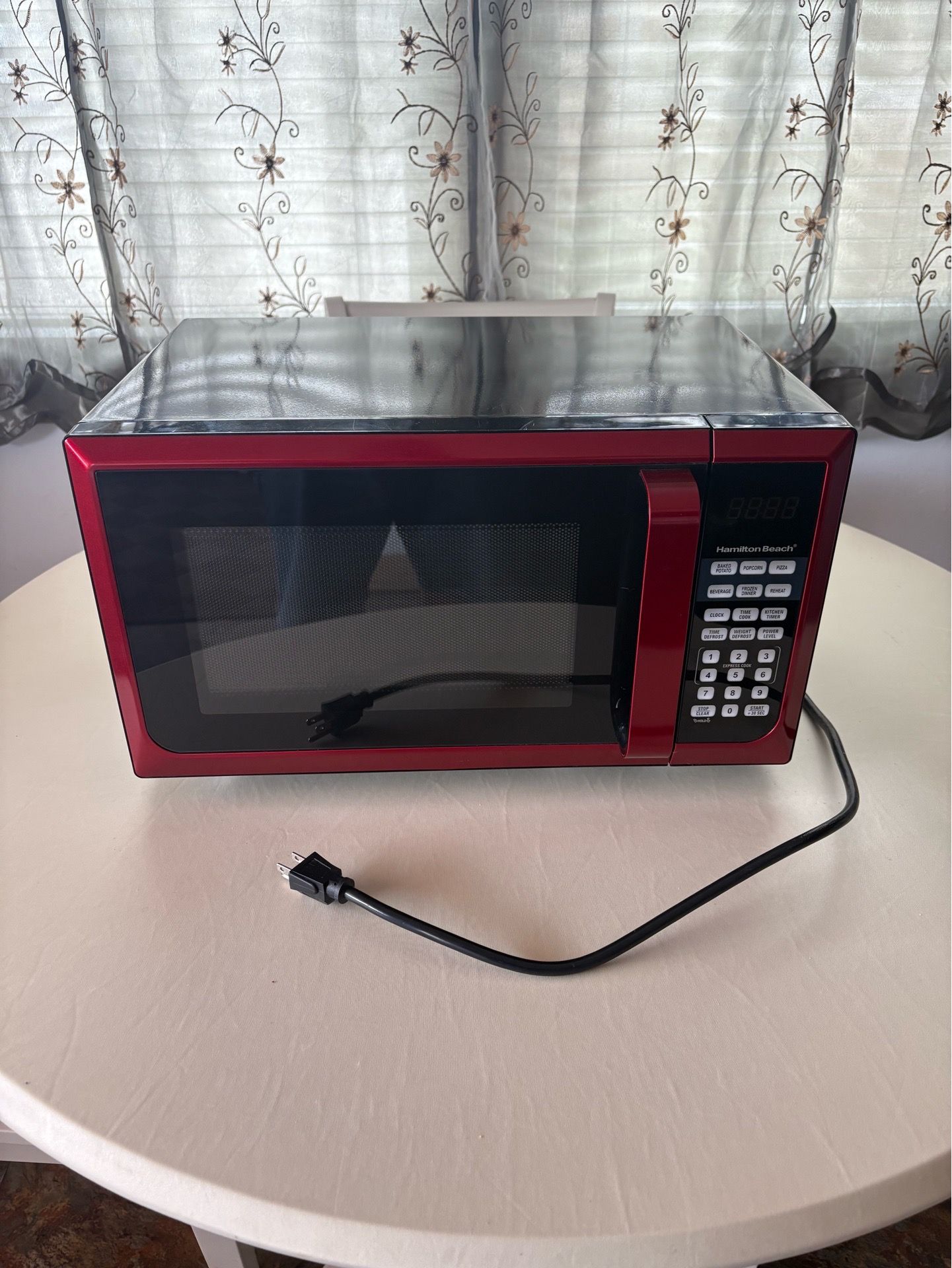 Hamilton Beach 0.9 Cu ft Countertop Microwave Oven