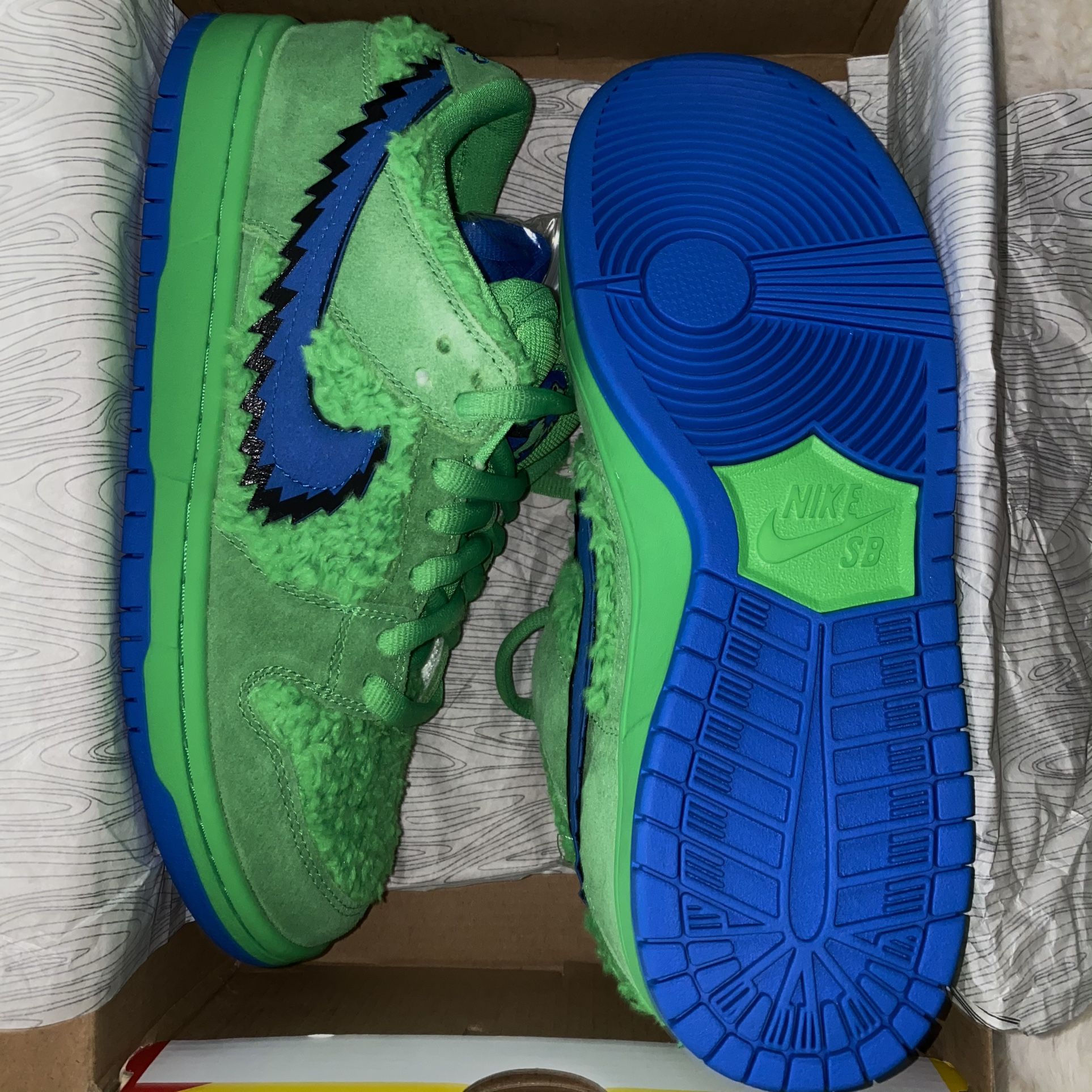 Nike SB Dunk Low Grateful Dead Bears GREEN