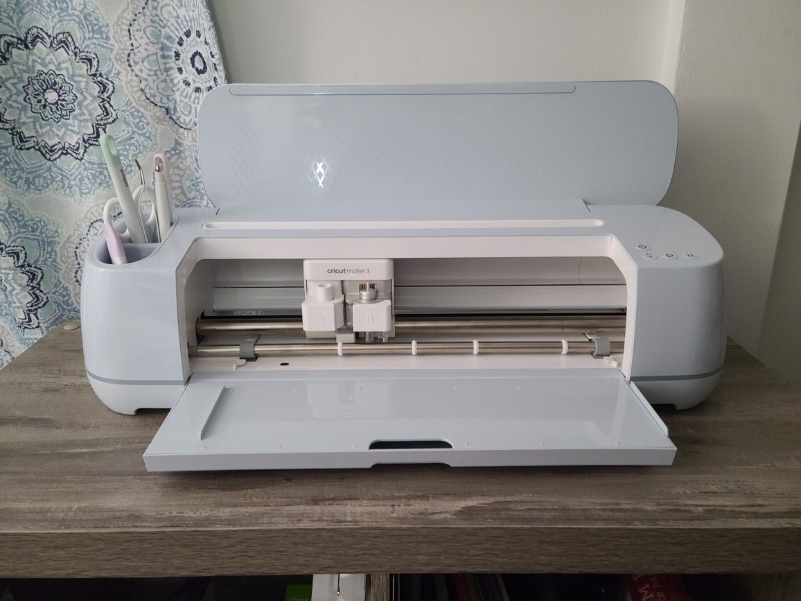 Like New Cricut Maker 3 Plus Accessories