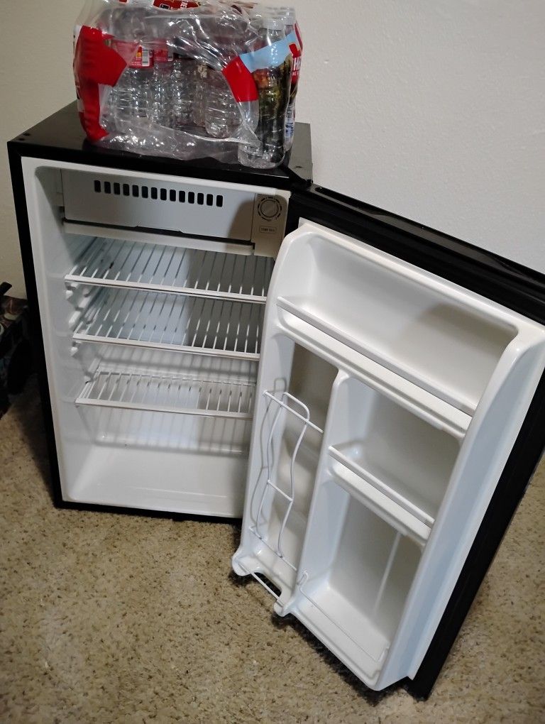 Rival Mini Fridge 
